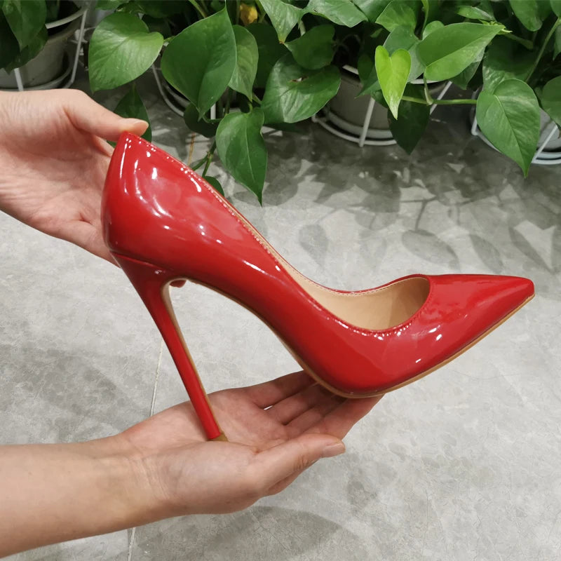 Damen Pumps mit spitzer Spitze und schmalem Absatz