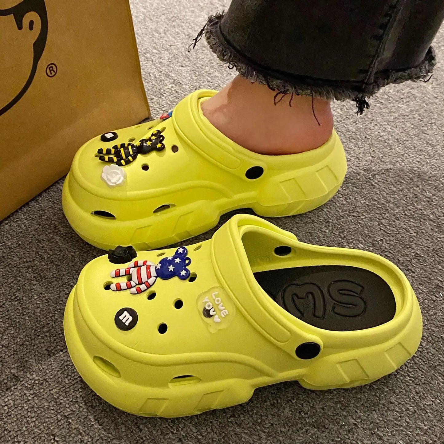 Neue dicke, explosive Sandalen mit Erhöhung