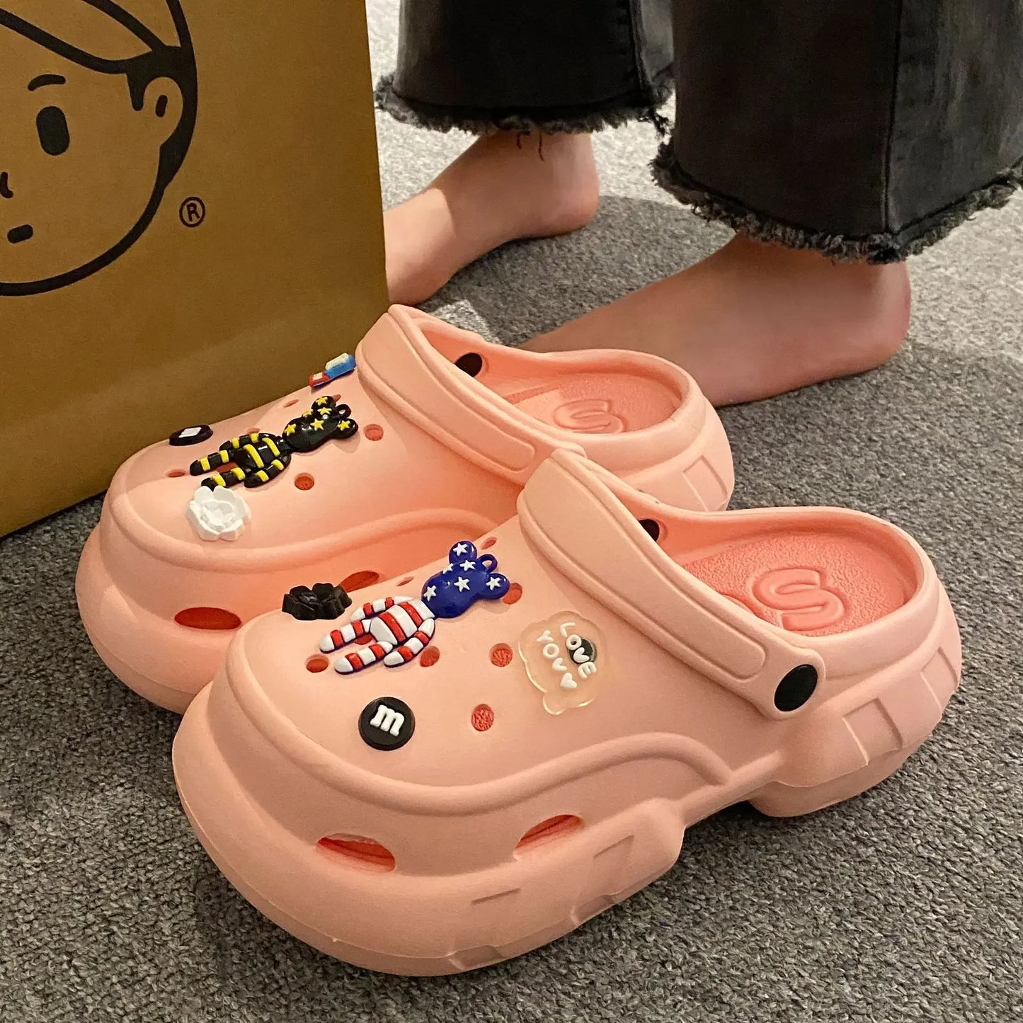 Neue dicke, explosive Sandalen mit Erhöhung