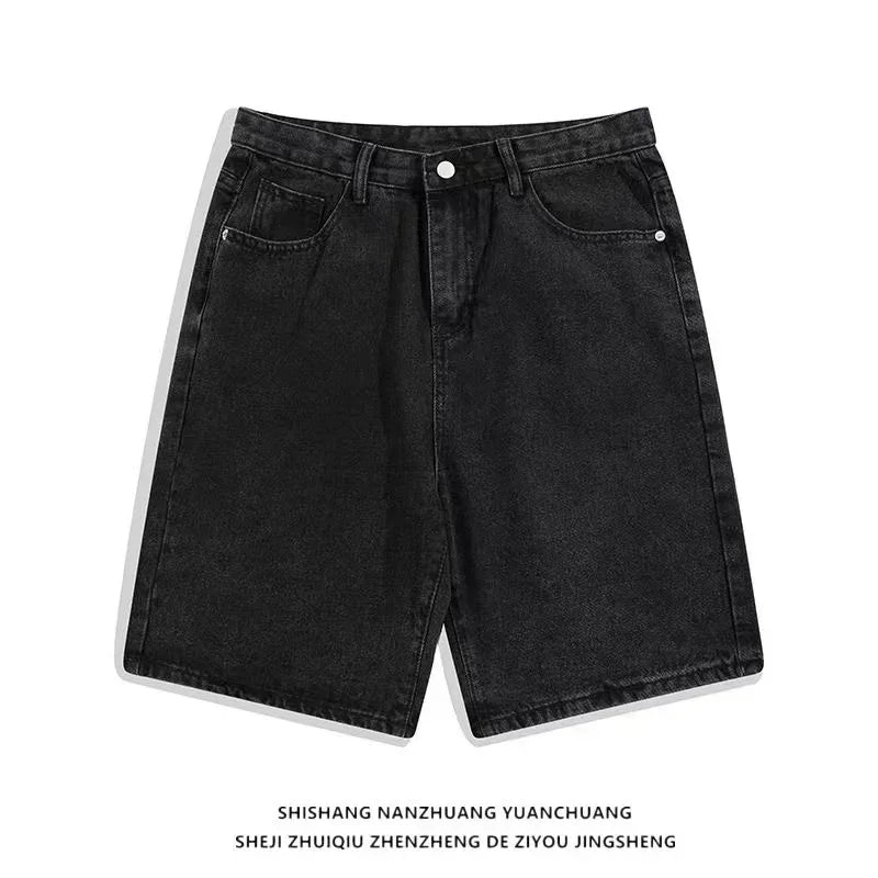 Sommerjeans mit fünfzackigen Buchstaben und Patchwork-Stickerei