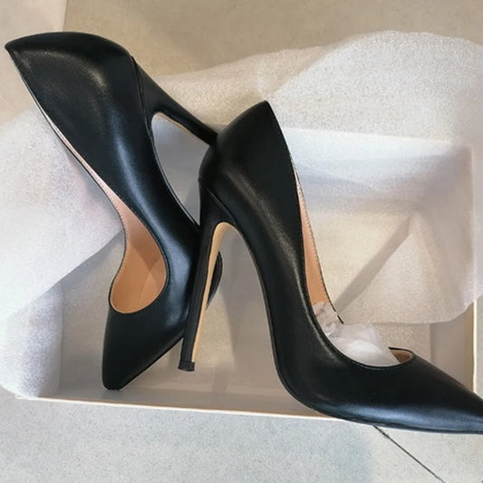 Damen Pumps mit spitzer Spitze und schmalem Absatz