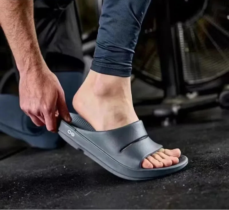 Herren Sandalen mit weicher Sohle für den Innen- und Außenbereich