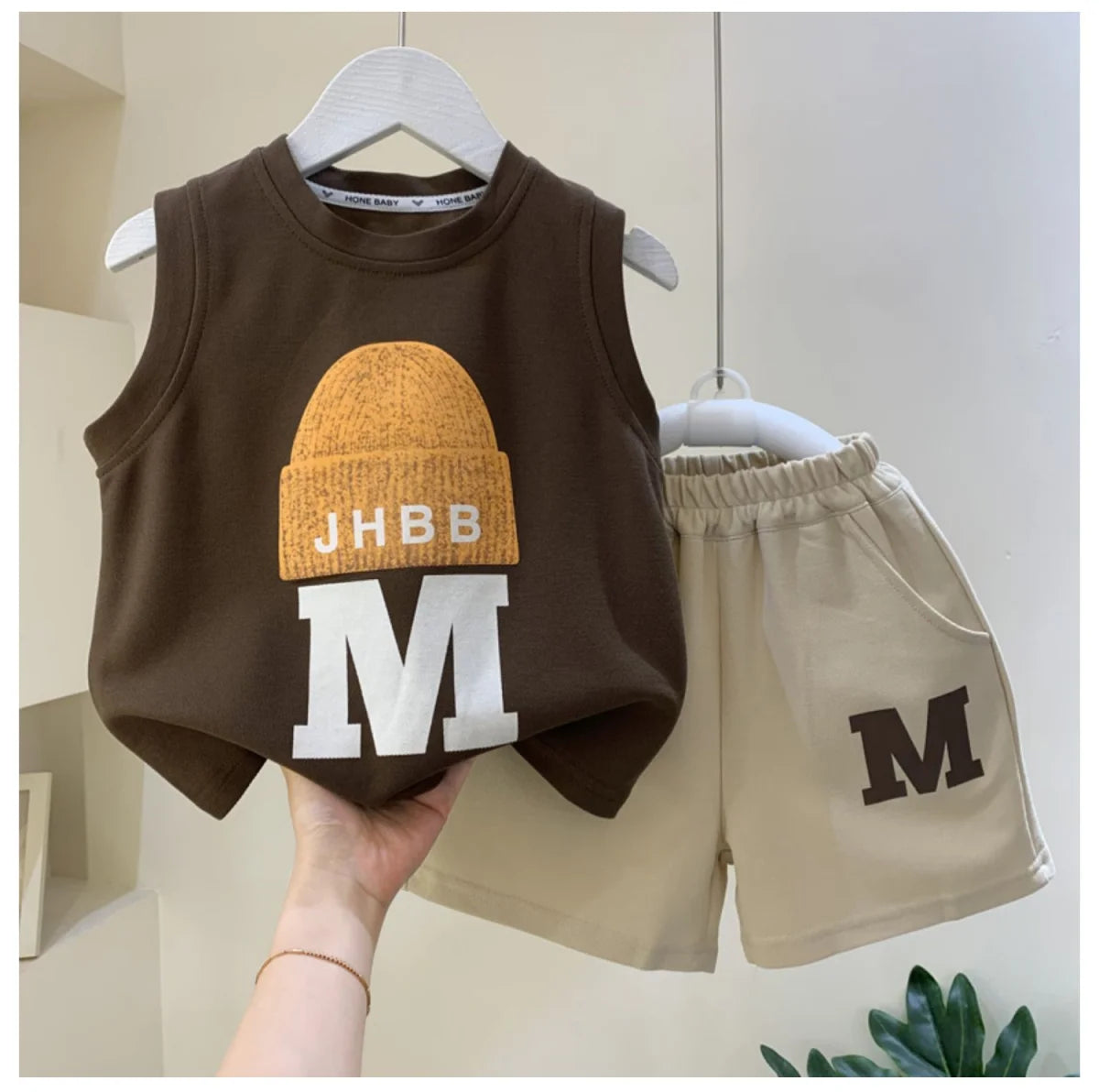 New Fashionable Sleeveless T-shirt and Shorts 2-piece Set