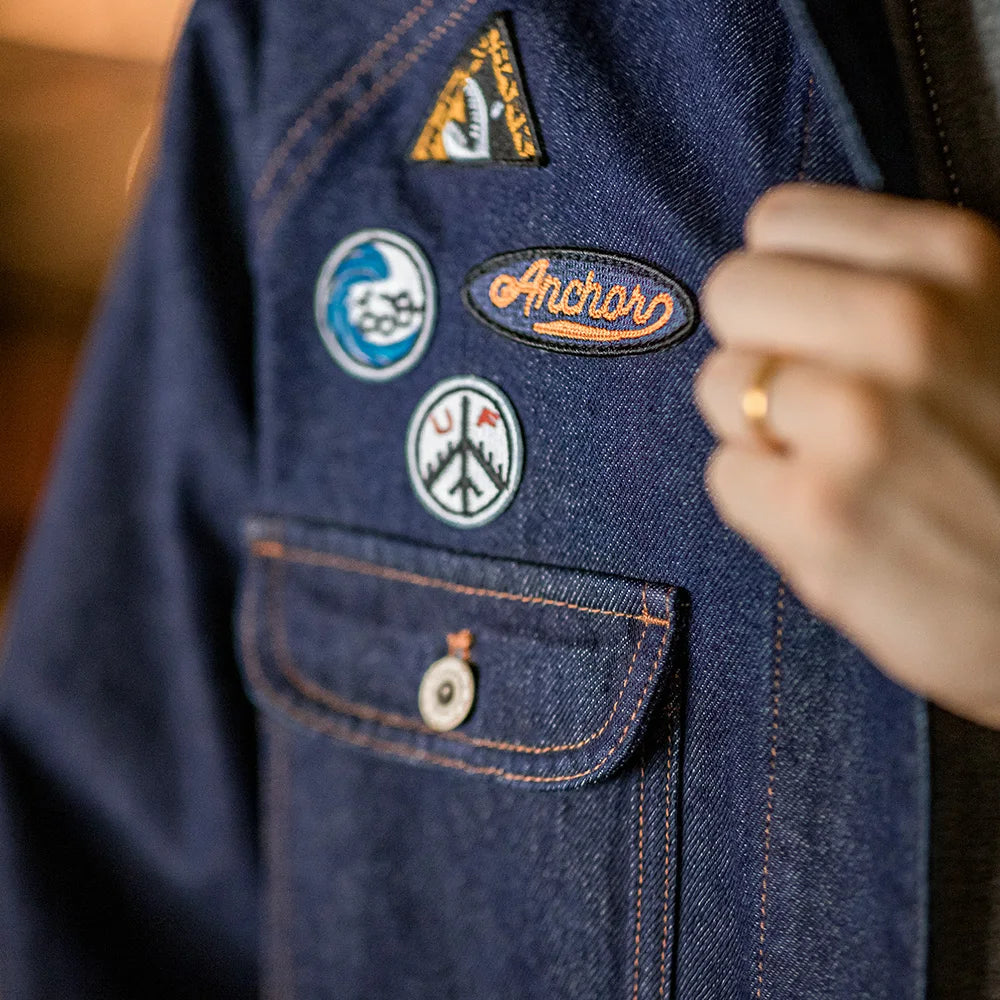 Neue schwere Jeansjacke mit aufgesticktem Vintage-Abzeichen von Maden