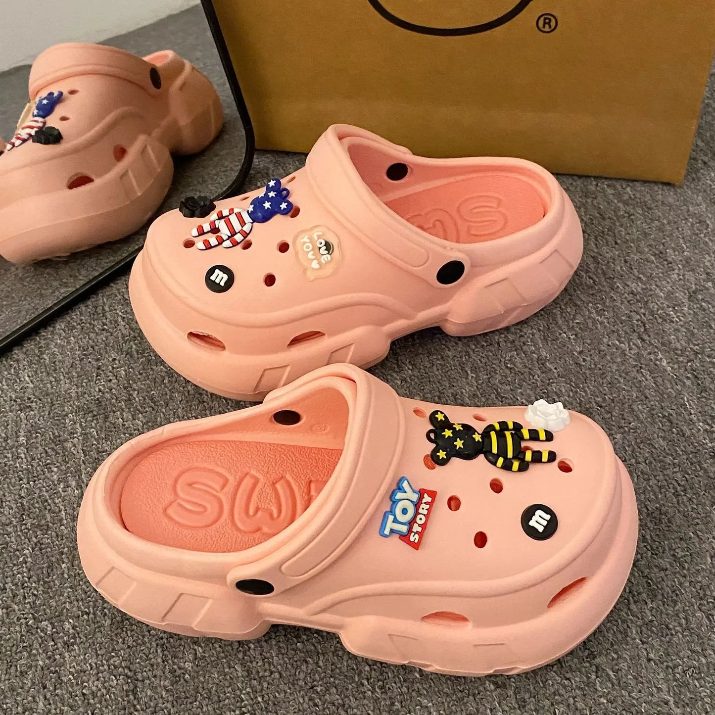 Neue dicke, explosive Sandalen mit Erhöhung