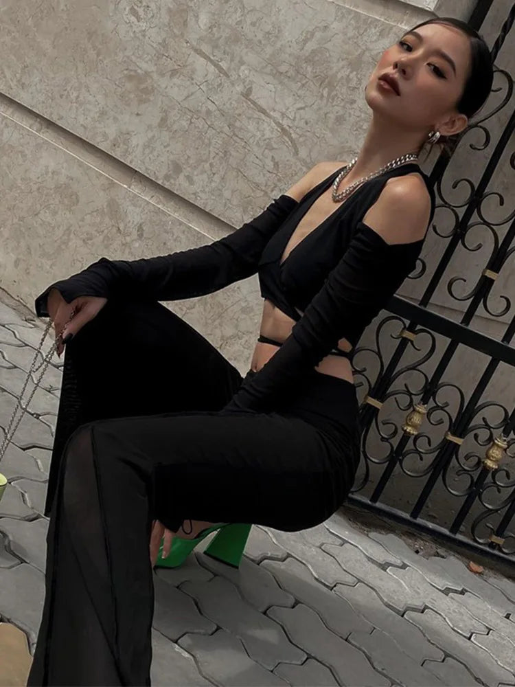 Sexy schwarzes Spitzen-Langarmshirt mit V-Ausschnitt und Cut-Outs