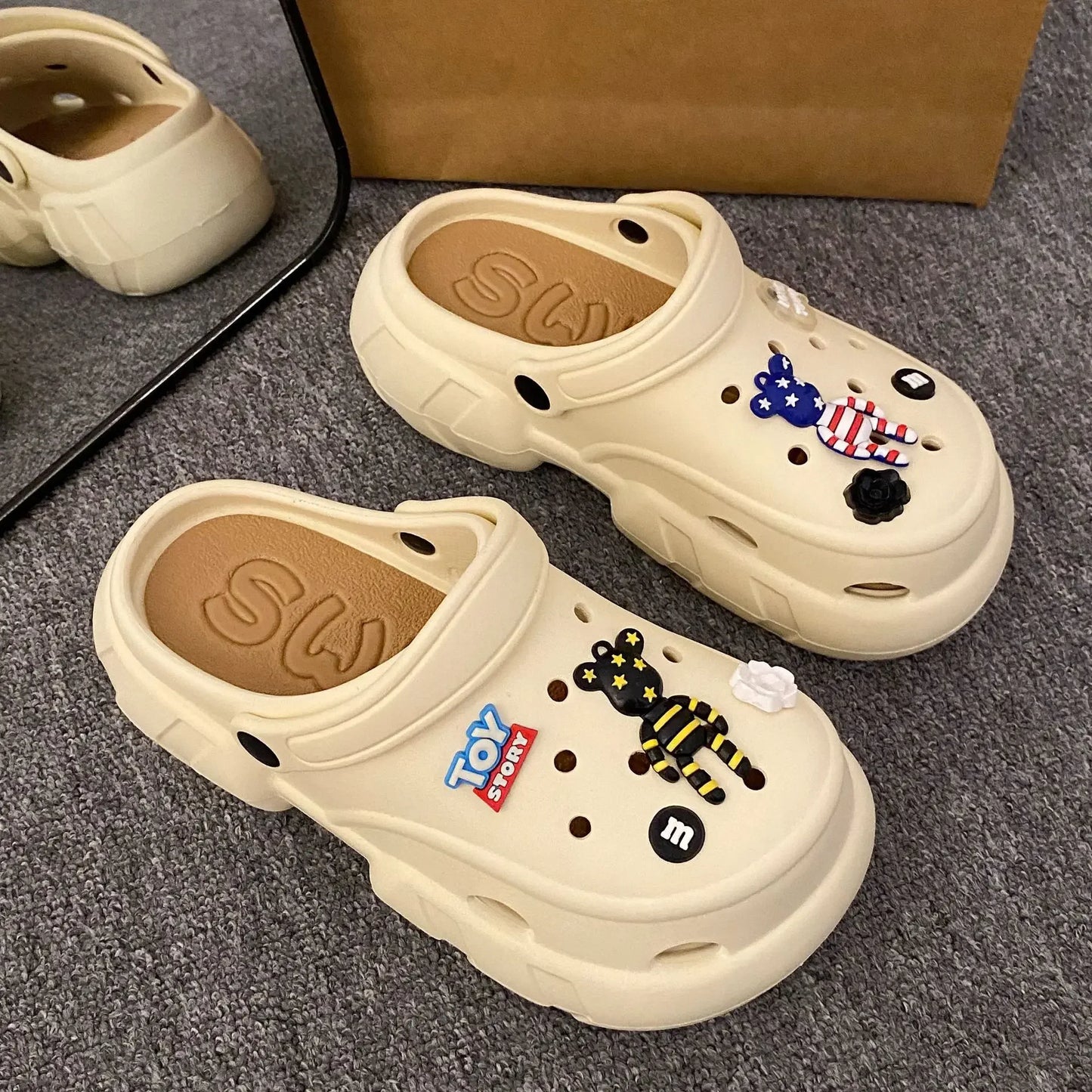 Neue dicke, explosive Sandalen mit Erhöhung