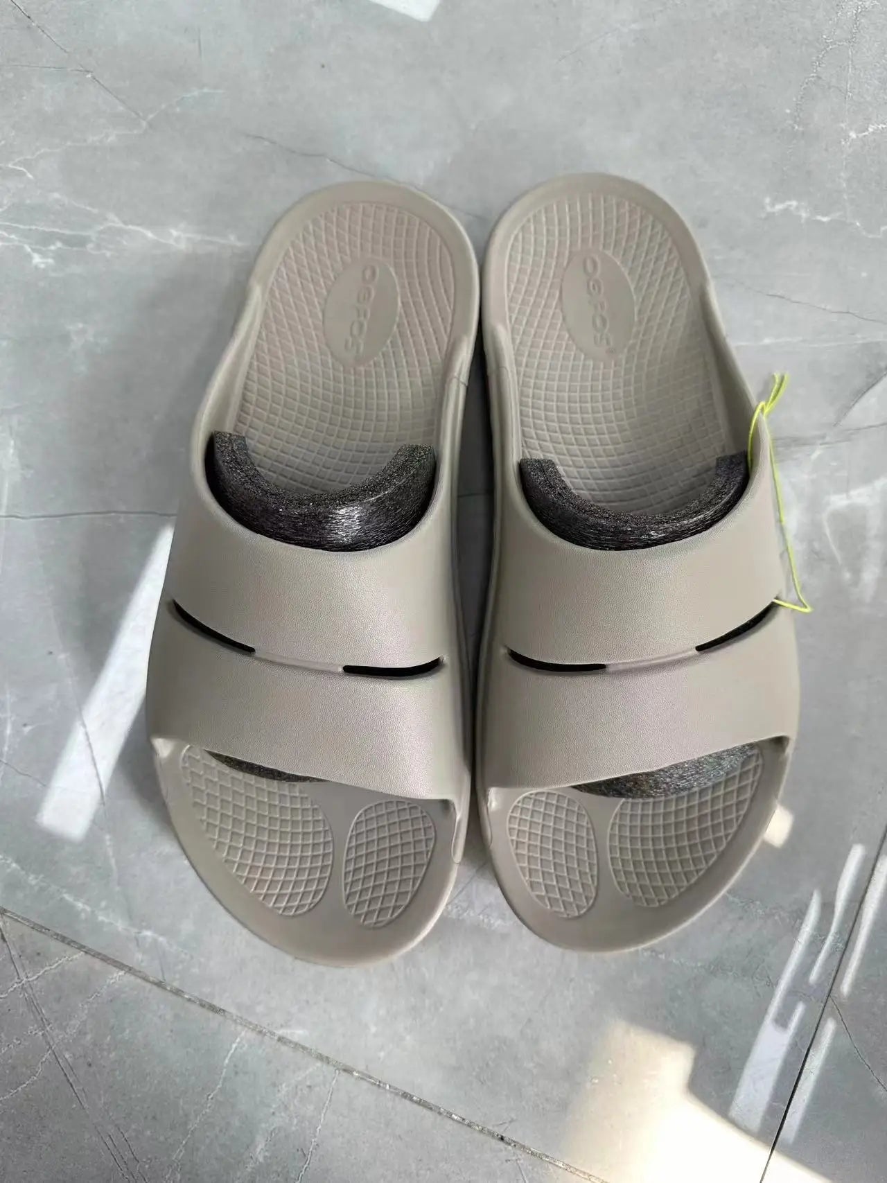 Herren Sandalen mit weicher Sohle für den Innen- und Außenbereich