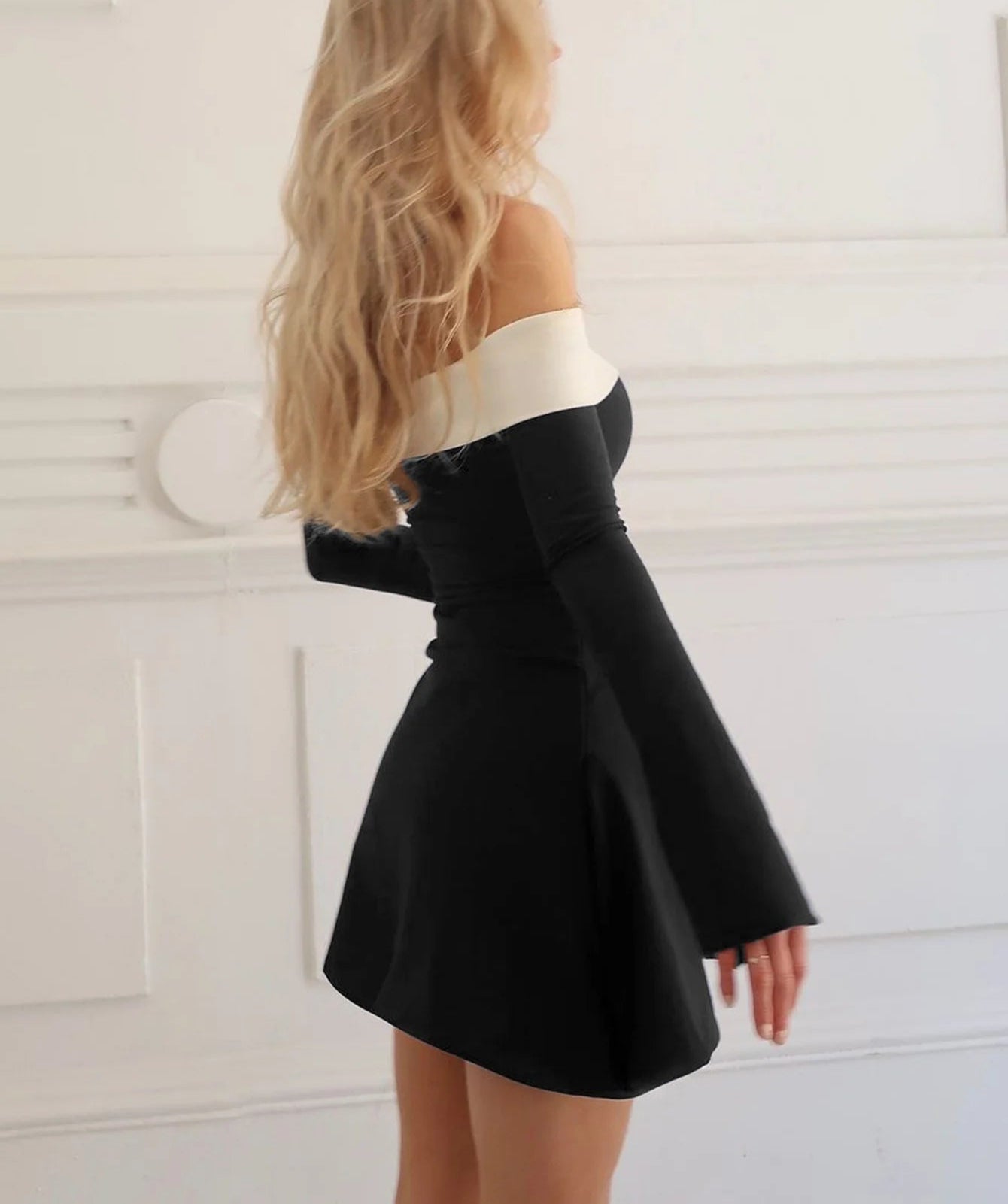 Dulzura Off Shoulder Long Sleeves Slim Mini Dress