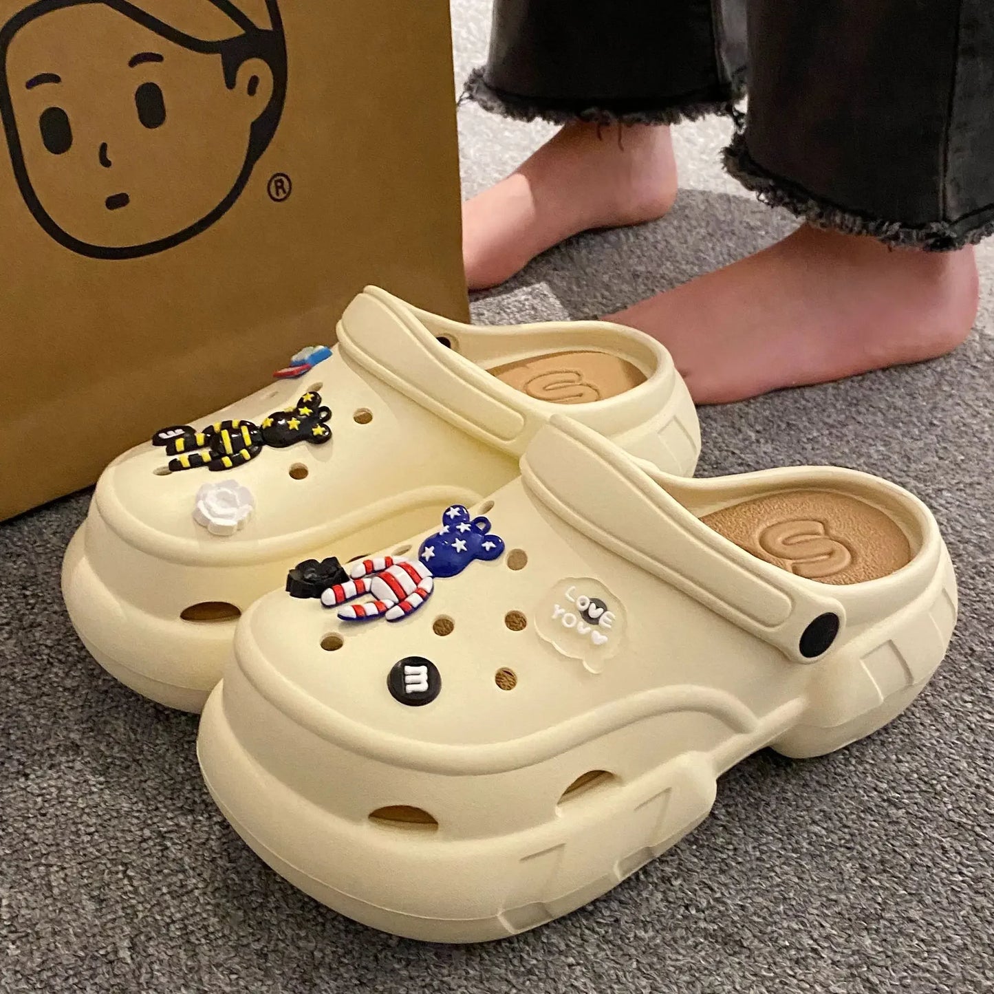 Neue dicke, explosive Sandalen mit Erhöhung
