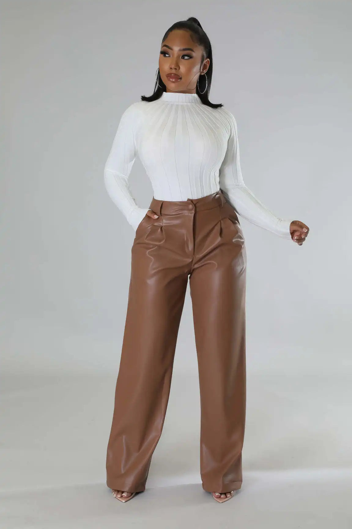 Sexy, gerade geschnittene Hose mit hoher Taille