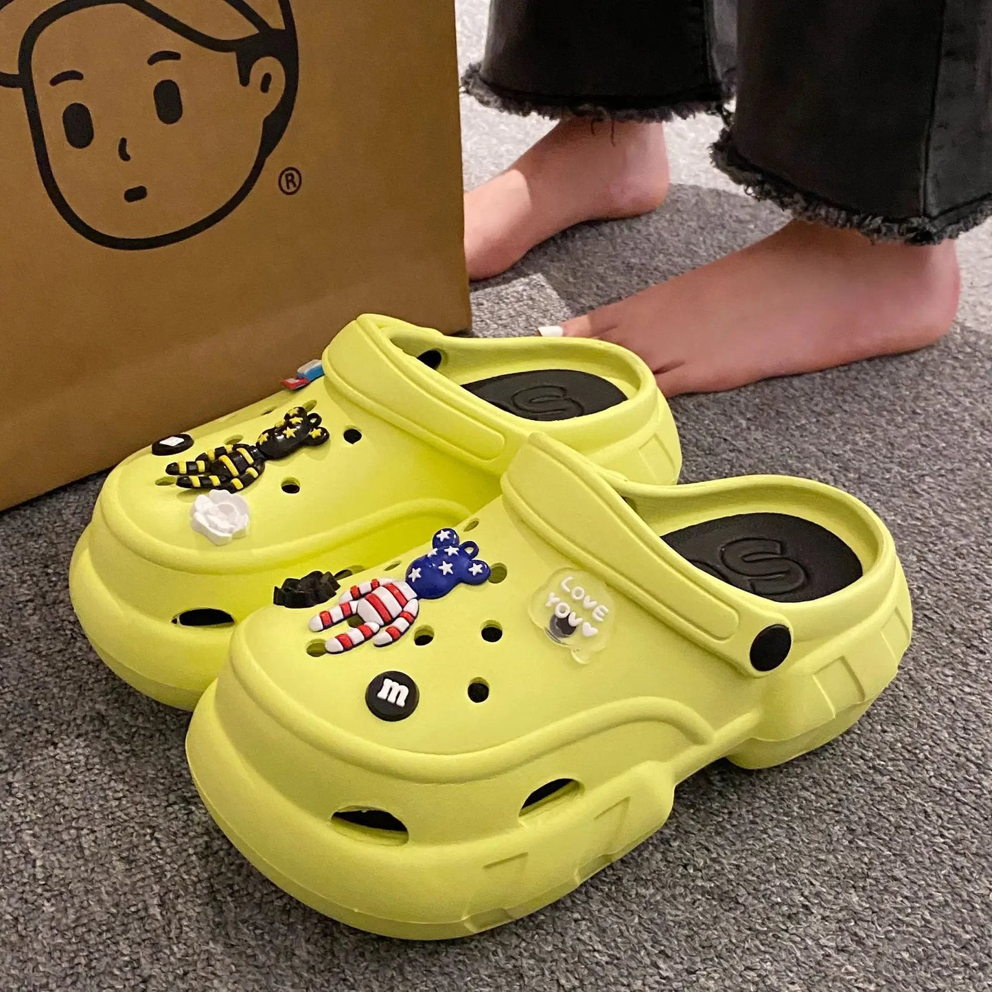 Neue dicke, explosive Sandalen mit Erhöhung