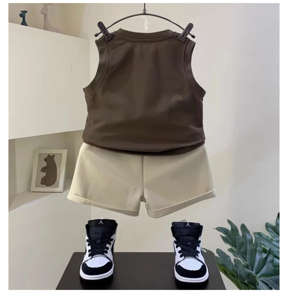 New Fashionable Sleeveless T-shirt and Shorts 2-piece Set